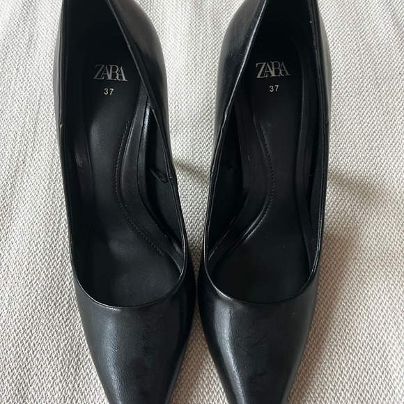 Zara Classic Black High Heels - Picture 3 of 4